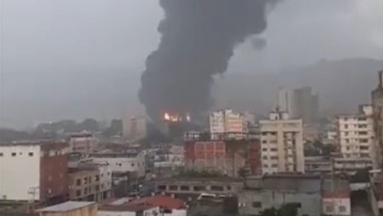 Un rayo ocasionó incendio en refinería de Puerto la Cruz