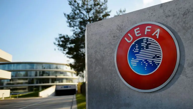 La Uefa sanciona a Rusia