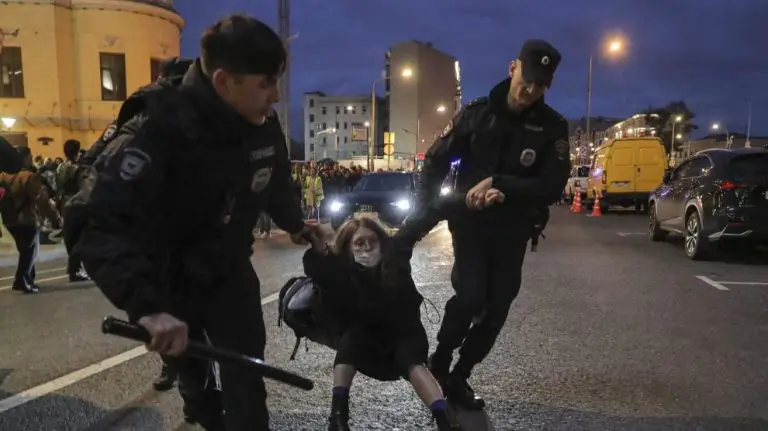 800 detenidos por protestas en Rusia contra movilización de reservistas