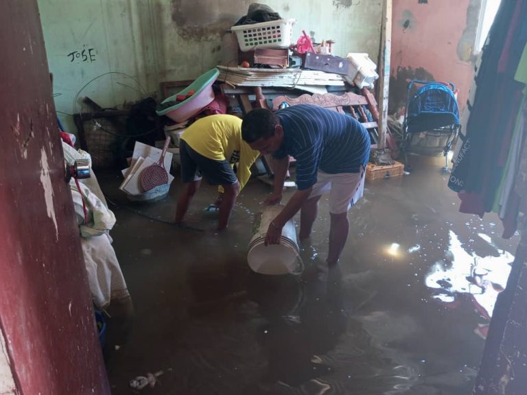 Lluvias dejan 15 viviendas afectadas por lluvias en Punto Fijo