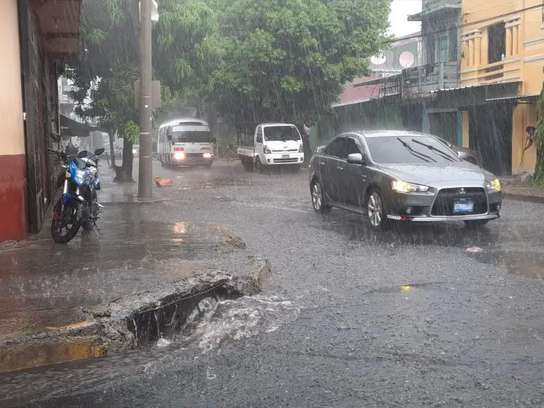 El Salvador decreta alerta de emergencia por lluvias