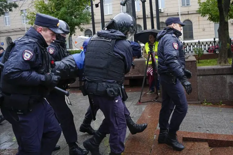 Siguen protestas por movilización de reservistas en Rusia