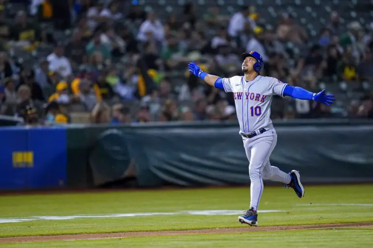 Venezolano Eduardo Escobar pega un gran slam