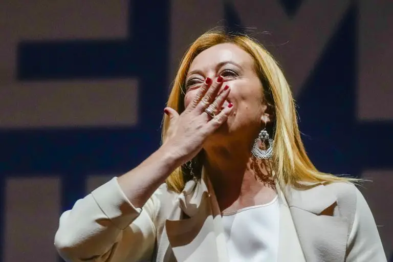 Meloni busca ser la primera ministra de Italia