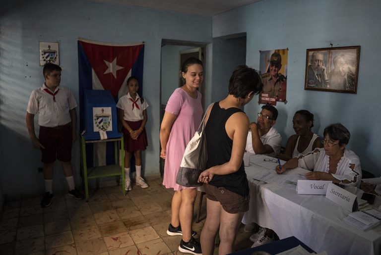 Cuba ratifica código que permite matrimonio igualitario