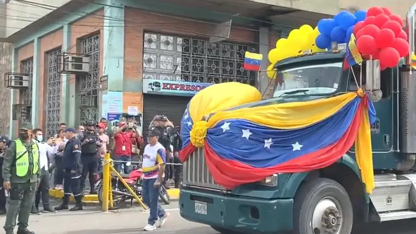 Lista gandola en Venezuela para cruzar hacia Colombia