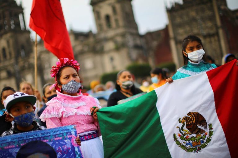 Renuncia fiscal que investiga la desaparición de los estudiantes mexicanos