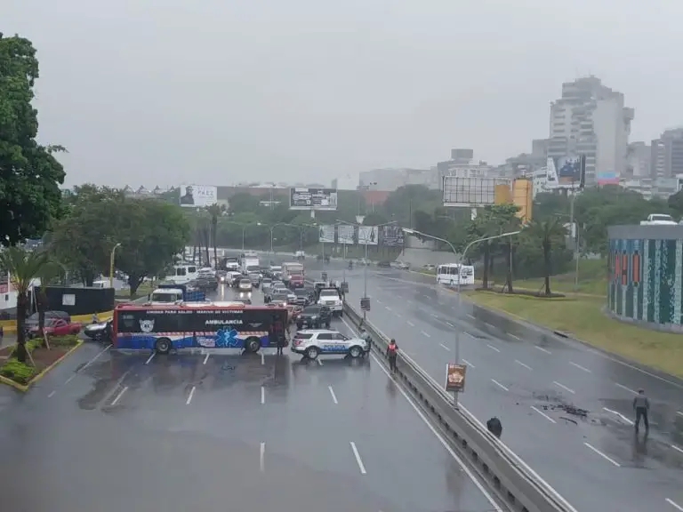 Reportan lluvias en Caracas este 28Sep