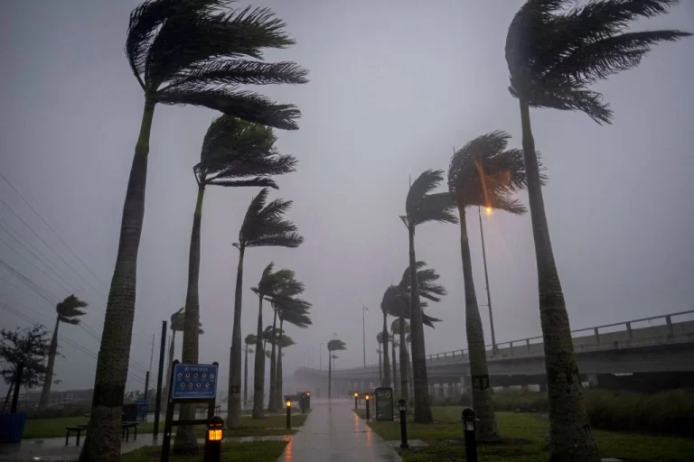 Huracán Ian toca tierra en suroeste de Florida