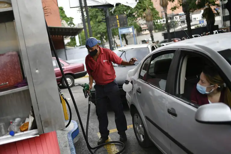 Patria : Usuarios deben disponer saldo para recibir la gasolina subsidiada