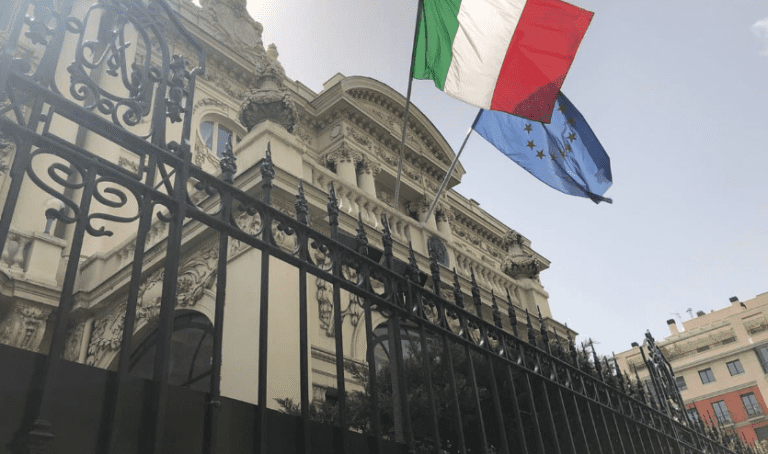 Consulado italiano actualiza precios de emisión de pasaportes