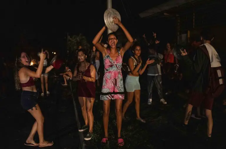 ¡Queremos luz! Así protestan en Cuba