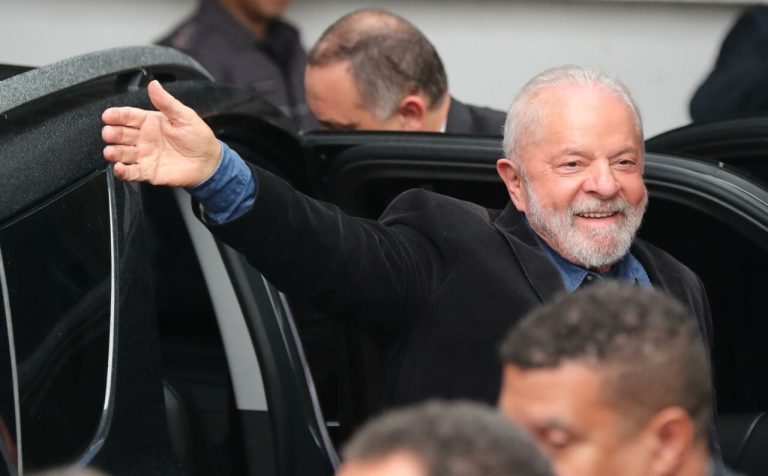 Lula desea que Brasil recupere "el derecho de ser feliz"