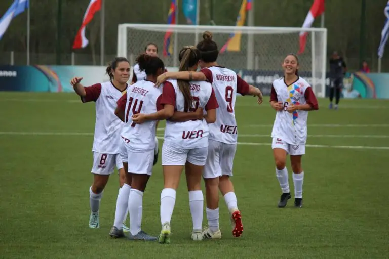 La selección venezolana de fútbol femenina sub-20 goleó 5-0 a Paraguay en los Juegos Suramericanos Asunción 2022.