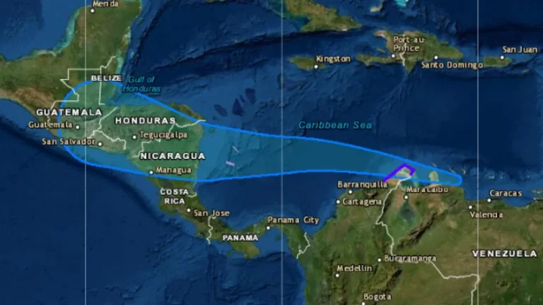 Depresión tropical 13 se convirtió en tormenta Julia tras su paso por Venezuela