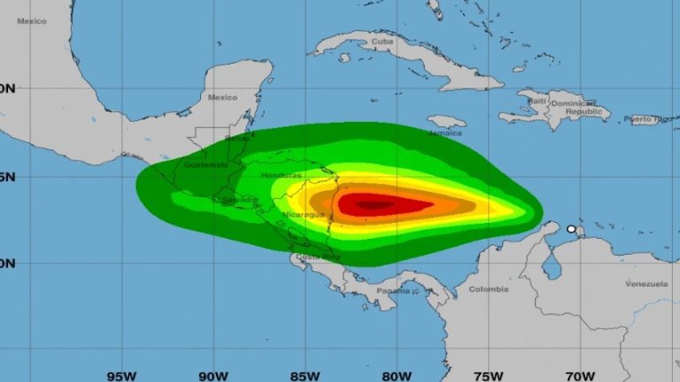 Depresión tropical 13 puede convertirse en huracán este sábado