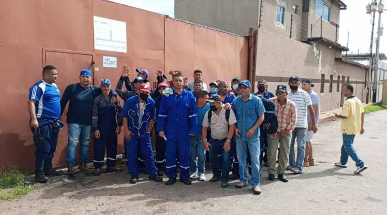 Trabajadores contratistas exigen pagos pendientes