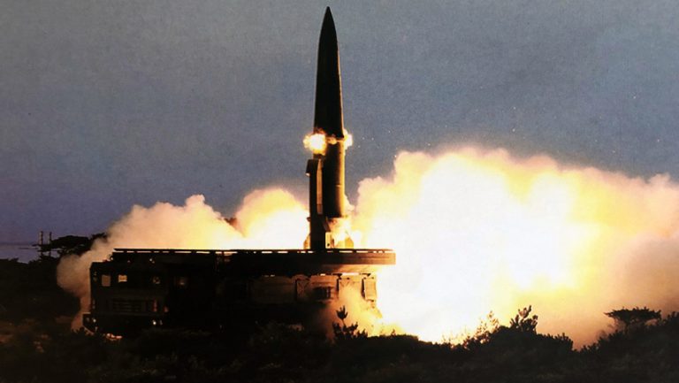 Corea del Norte lanza nuevamente un misil balístico al mar de Japón