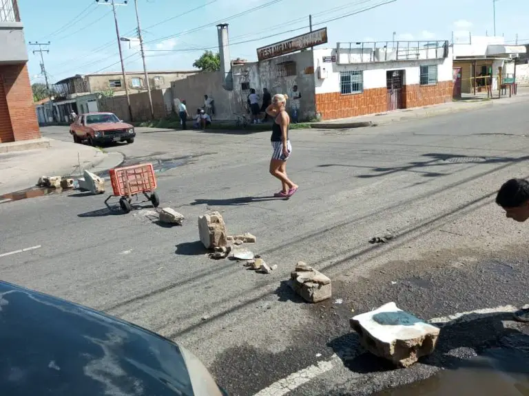 En Caja de Agua protestan por falta de energía