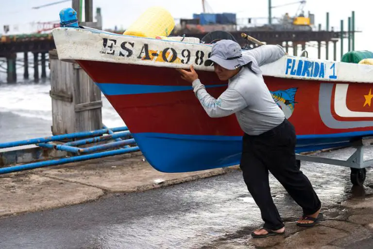 Julia se debilita tras impactar Nicaragua como huracán