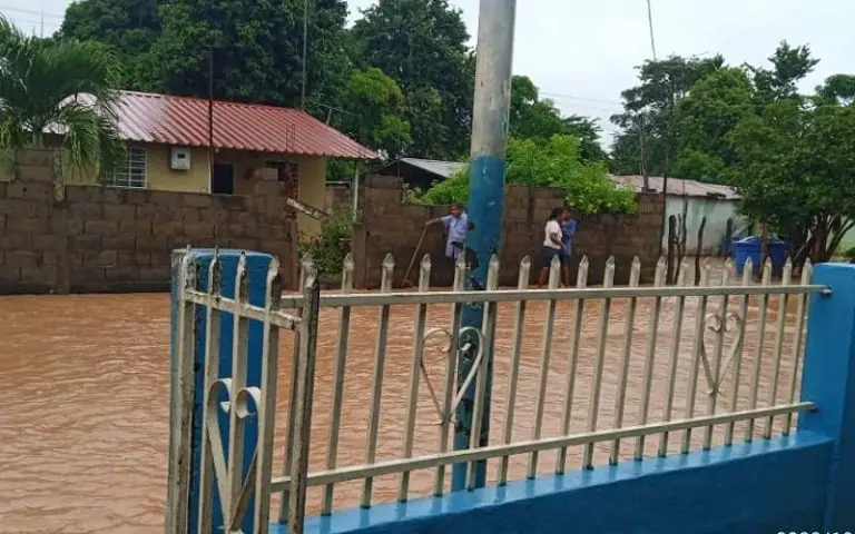 170 familias afectadas tras el desborde del río Guanape en Anzoátegui