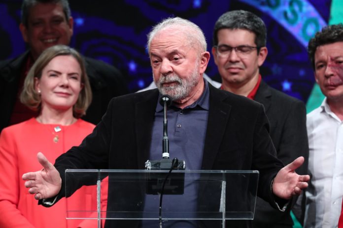Lula confía en victoria en segunda vuelta tras muestras de apoyo