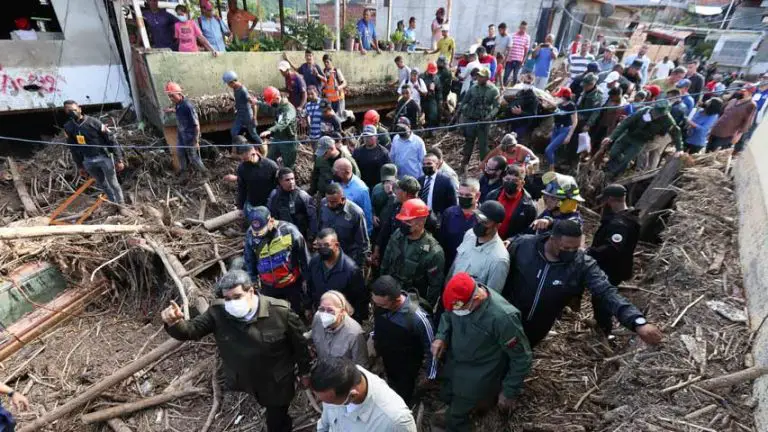 Maduro garantiza refugios para damnificados en Aragua