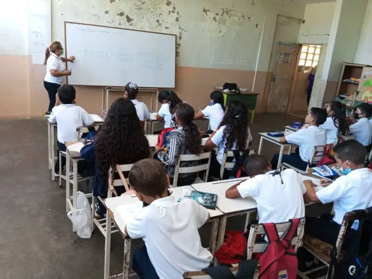 Sí fueron a clases este lunes #10Oct