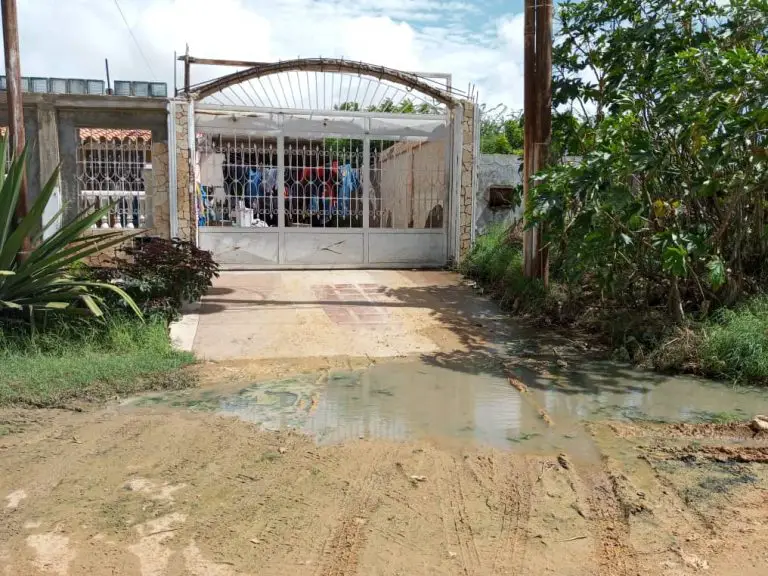 En La Sabana están cansados de las aguas negras