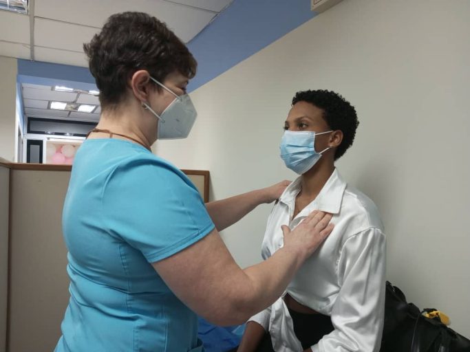 Promueven pesquisa contra el cáncer de mama