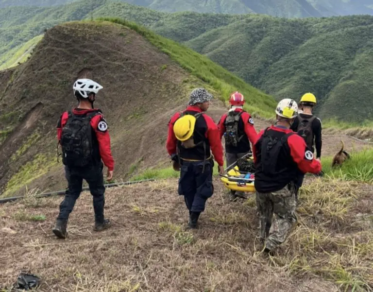 Así rescataron con vida a tres abuelos cerca de Las Tejerías