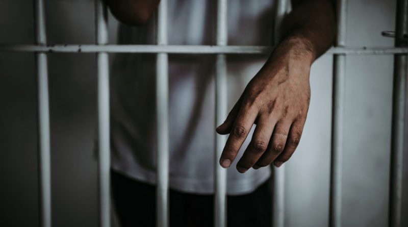 Duró 48 horas en la celda | Reclusos mataron a acusado por violación de una niña